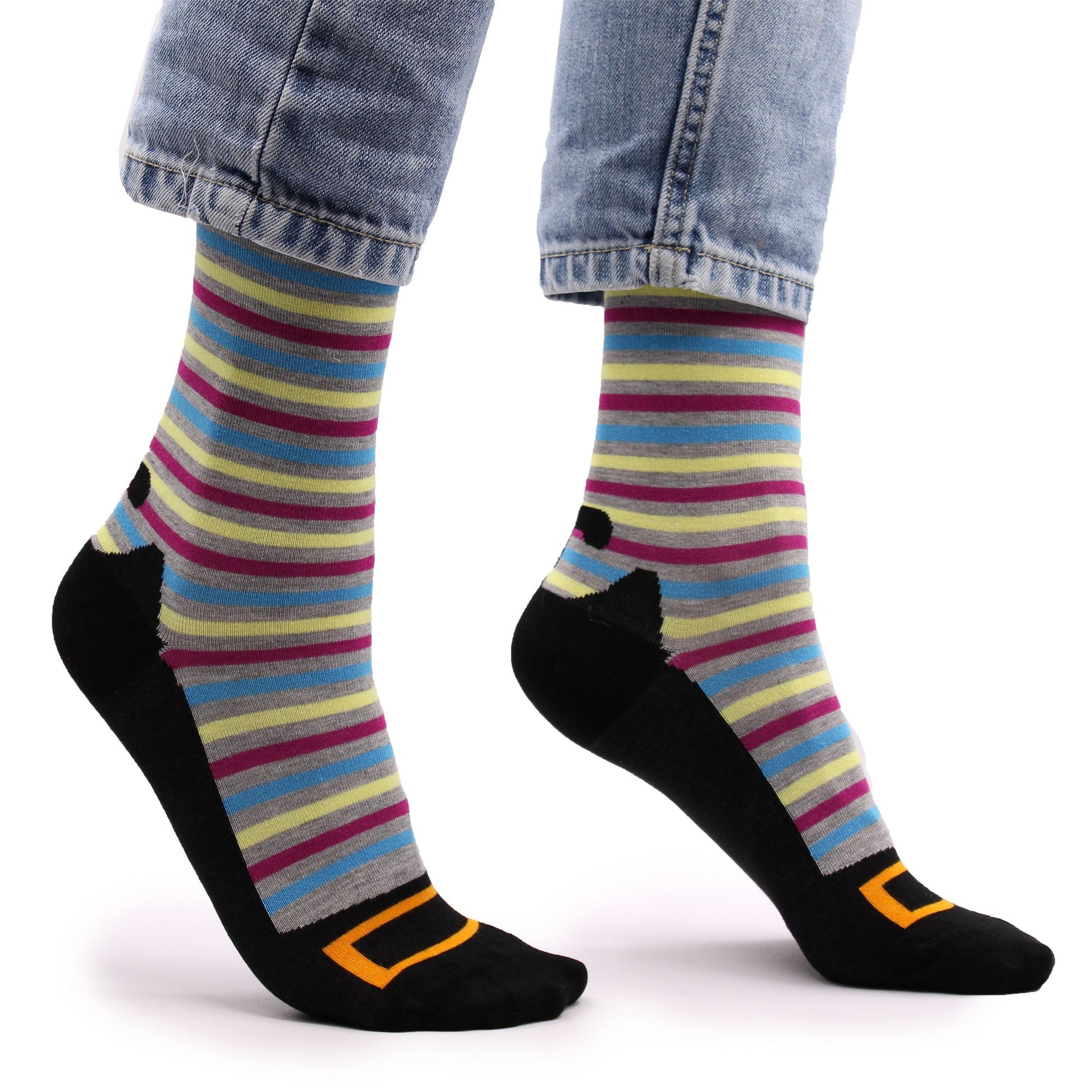 Soft bamboo socks featuring a mystical Hocus Pocus pattern with stars and magical motifs in a comfortable fit.