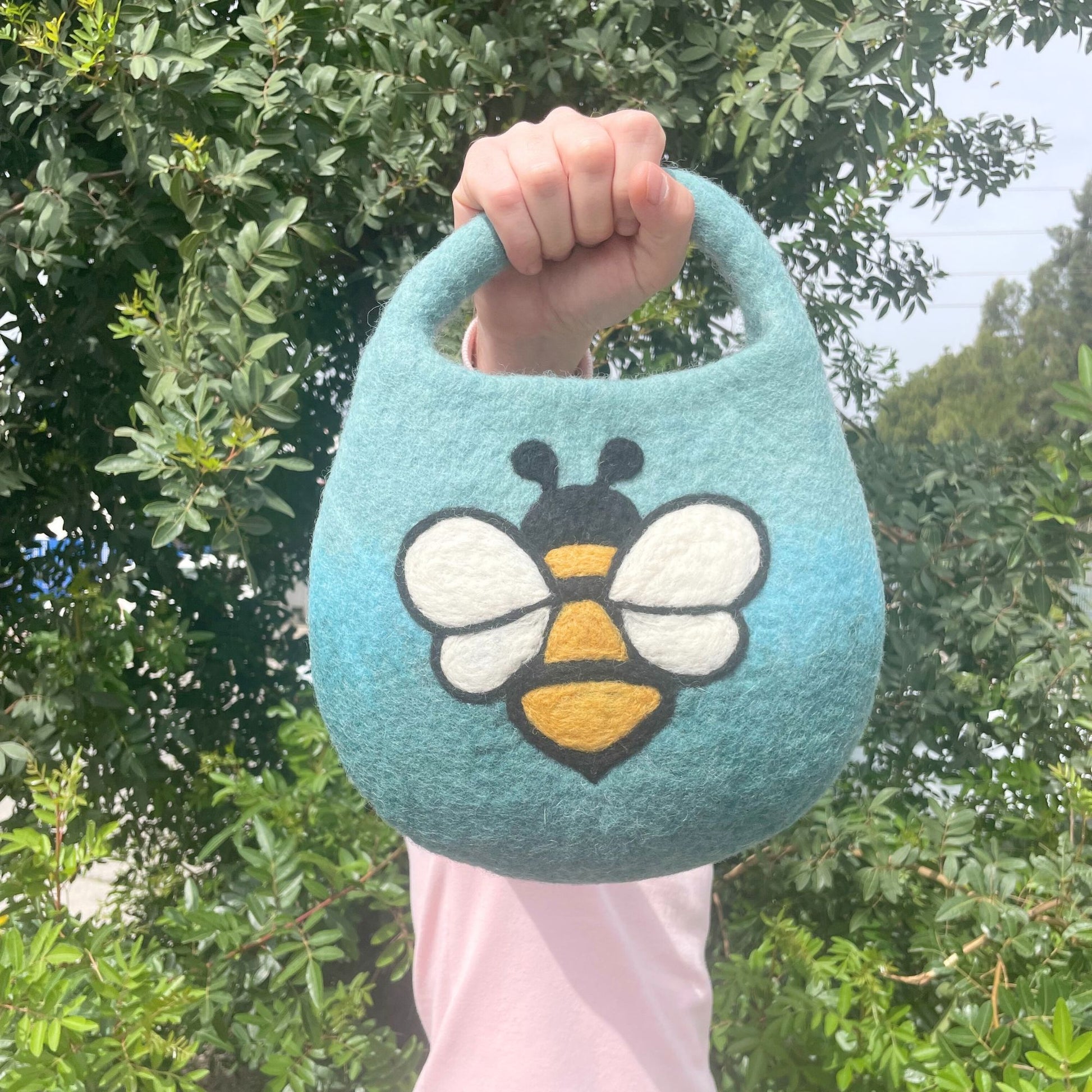 Water Felted Bee Bag - One Handle with Magnet - Blue Green