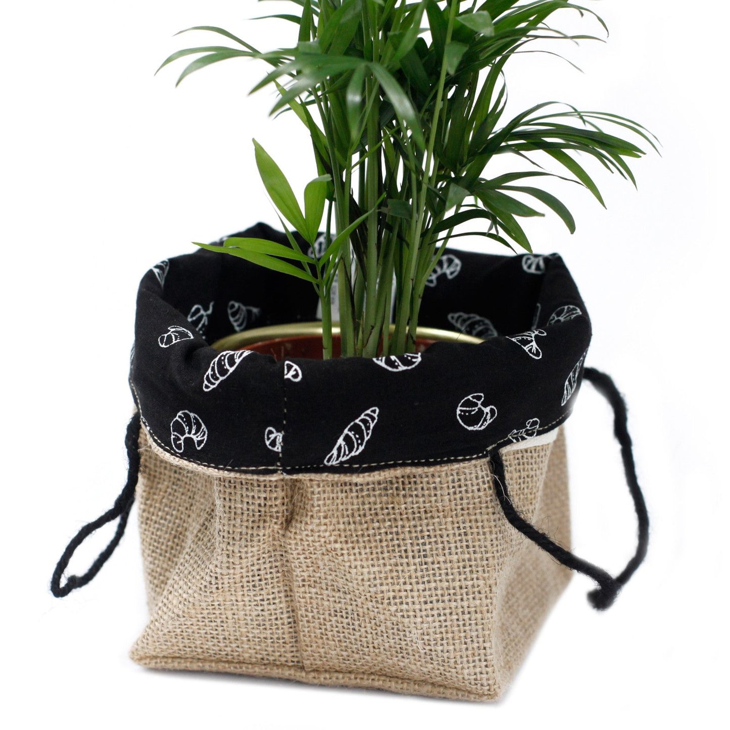Eco-friendly medium-sized natural jute gift bag featuring a stylish black cotton lining and durable handles.