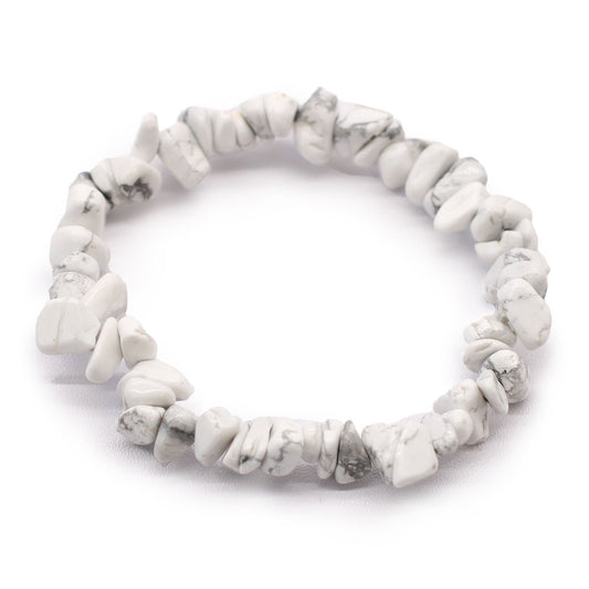 Stylish elasticated bracelet featuring polished white jasper gemstone chips in a classic minimalist design.