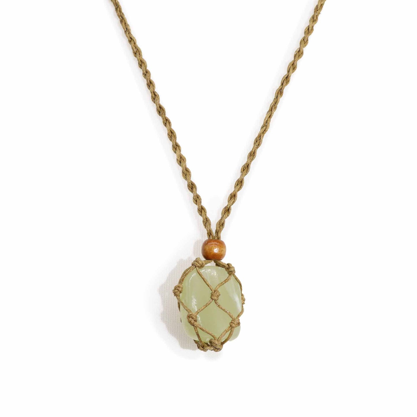 Adjustable sand-coloured necklace cord for gemstones with a natural finish and versatile sliding knot closure.
