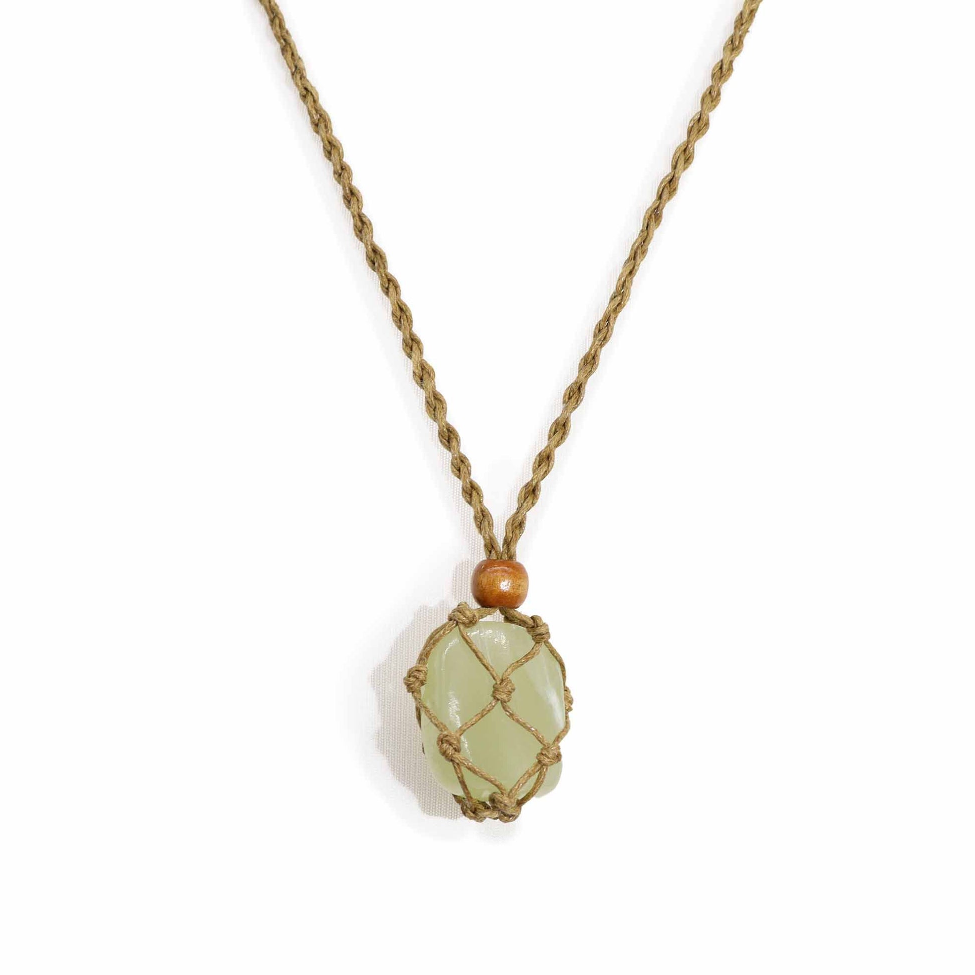Adjustable sand-coloured necklace cord for gemstones with a natural finish and versatile sliding knot closure.