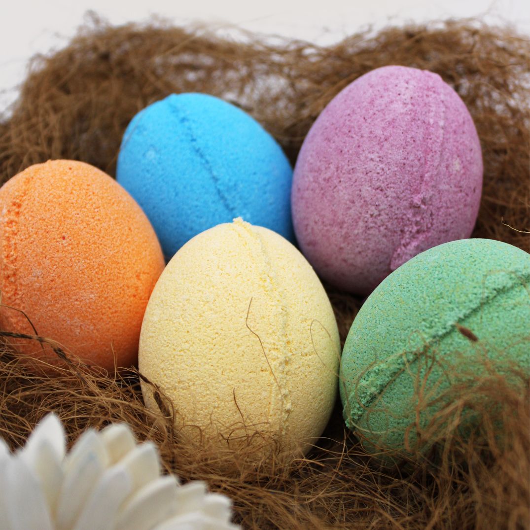 A tray of thirty egg-shaped blue bath bombs with a smooth texture, perfect for gifts or children's bath time.