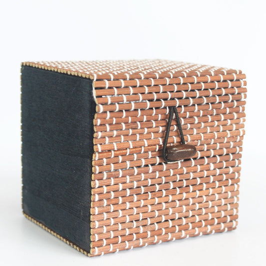 Handcrafted single bamboo gift box with a fine natural finish and a simple, elegant lid.