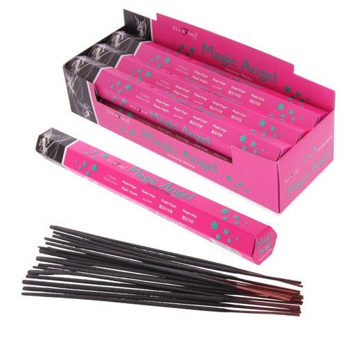 Pack of artisanal incense sticks with a mystical design, perfect for relaxation and meditation.