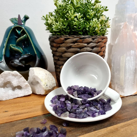 Large collection of small, tumbled green and white moss agate gemstone chips in a bulk pile.