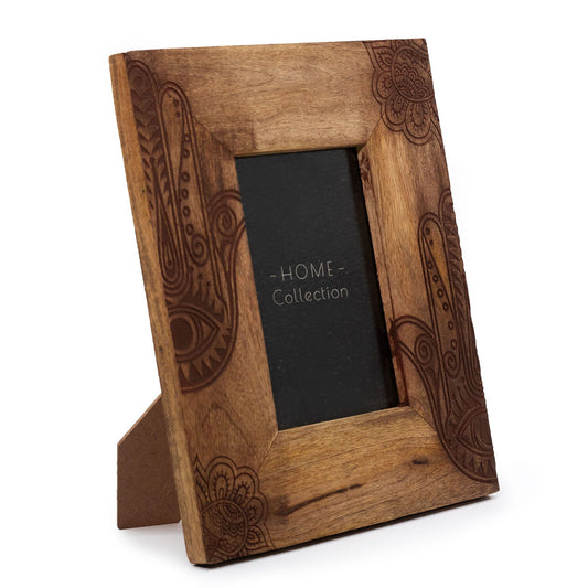 Handcrafted medium black mango wood picture frame with a minimalist design for 10x15cm photos.
