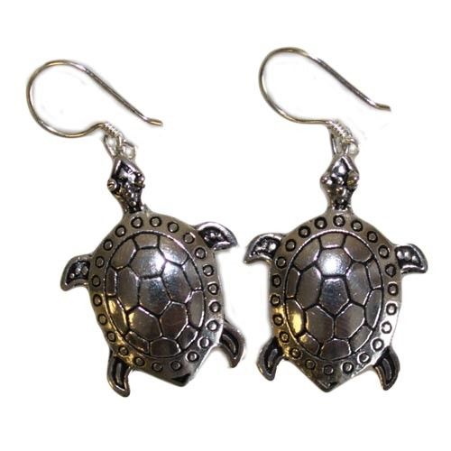 Detailed 925 sterling silver turtle drop earrings with a polished finish and elegant hooks.